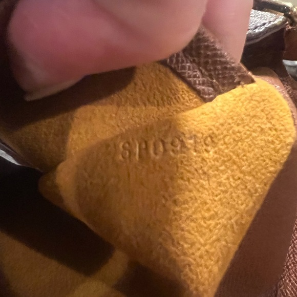 Authentic  LOUIS VUITTON  Monogram Musette Tango short Great Condition - Picture 8 of 10